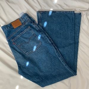 EUC Levi’s 70s hi flare jeans